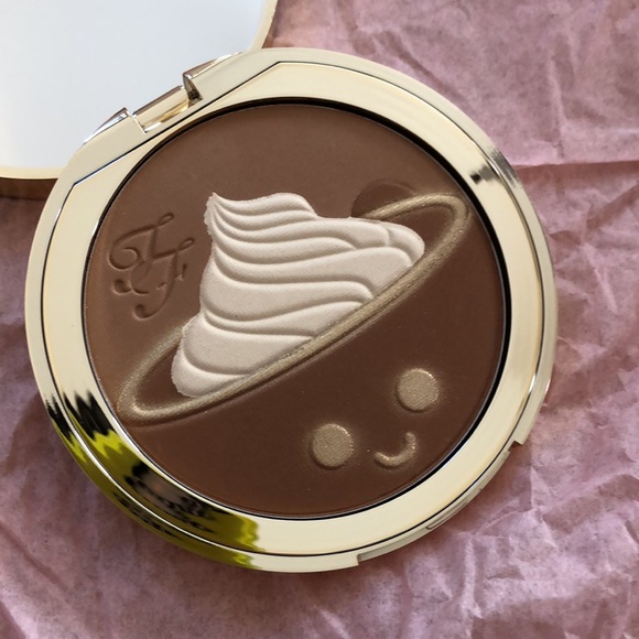 Too Faced Hot Cocoa Limited Edition Bronzer - Picture 4 of 6